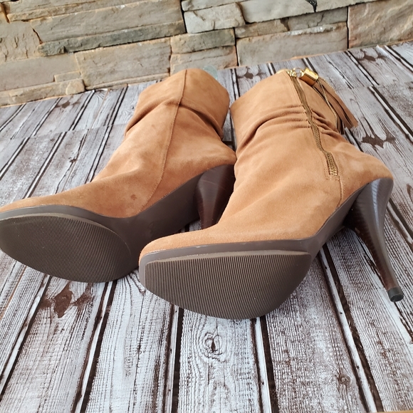 NWOT Michael Kors Vienna Suede Tassel Boot, Flaws - Picture 8 of 10